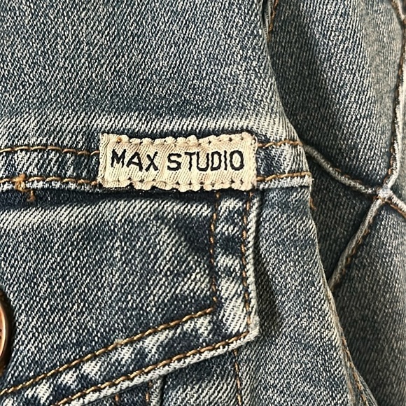 MAX STUDIO Women’s Distressed Denim Jacket with Quilted Design Size Small - Picture 5 of 9